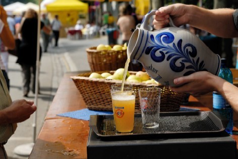 首届法兰克福苹果酒节隆重开幕