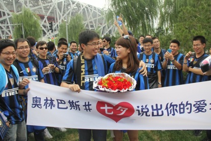 超级杯现场上演豪华求爱 奥林巴斯大手笔获赞