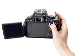 翻转LCD+全新套头 佳能入门新贵600D上市