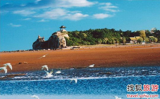北戴河:赏月吃海鲜;两不误
